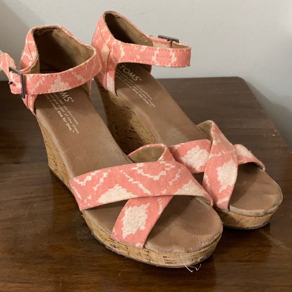 Tom’s Pink Tribal Print Wedges Sandals Size W 6.5